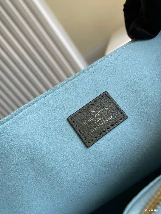 Cheap SHOPPER LOUIS VUITTON LOCKME 0701